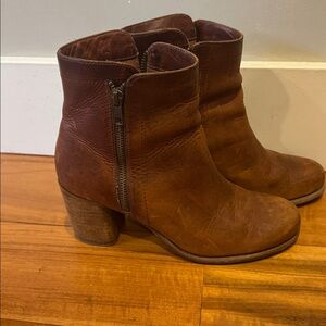 FRYE leather cognac Booties